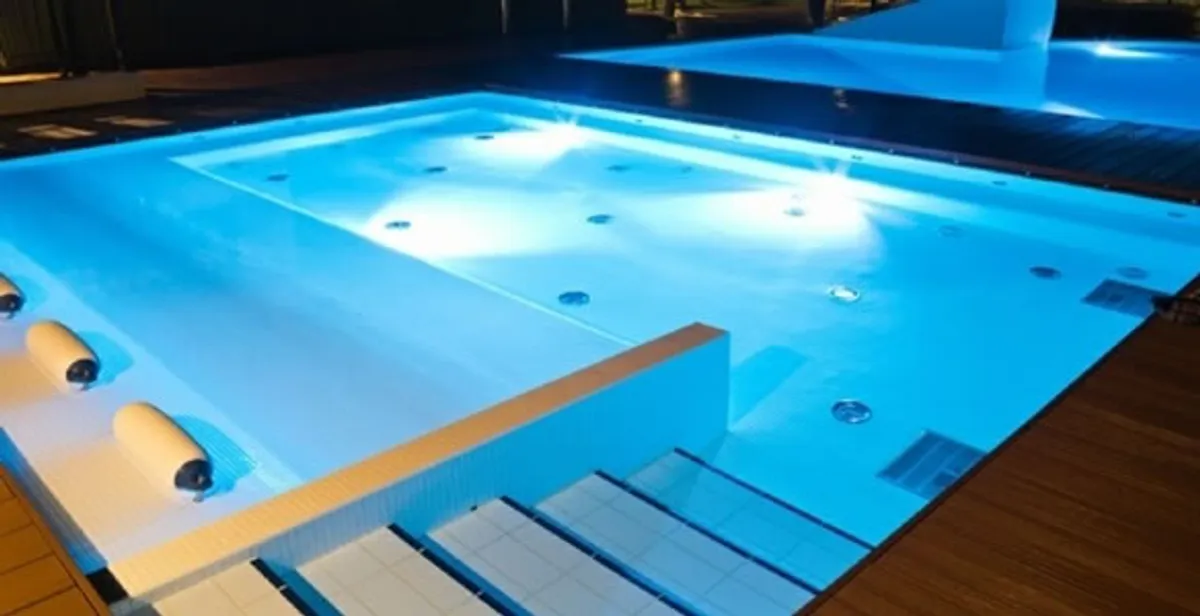 pool light installation and repair services providing modern illuminated pool lighting in Miami, FL